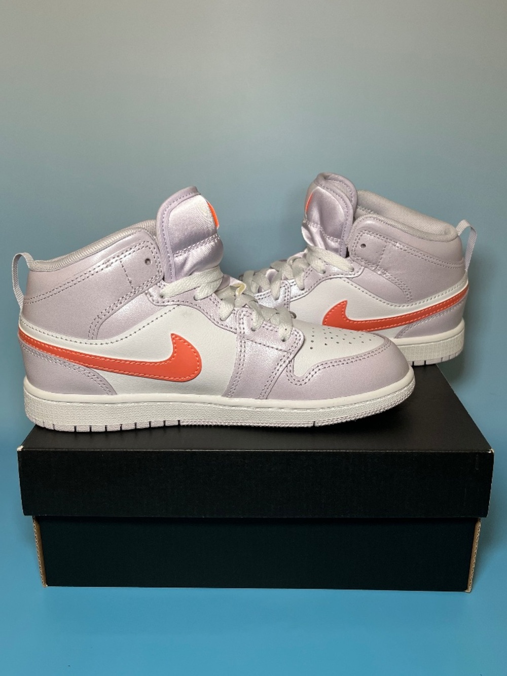 Jordan 1 Mid SE Barely Grape/Atomic Pink/White - Size 3Y